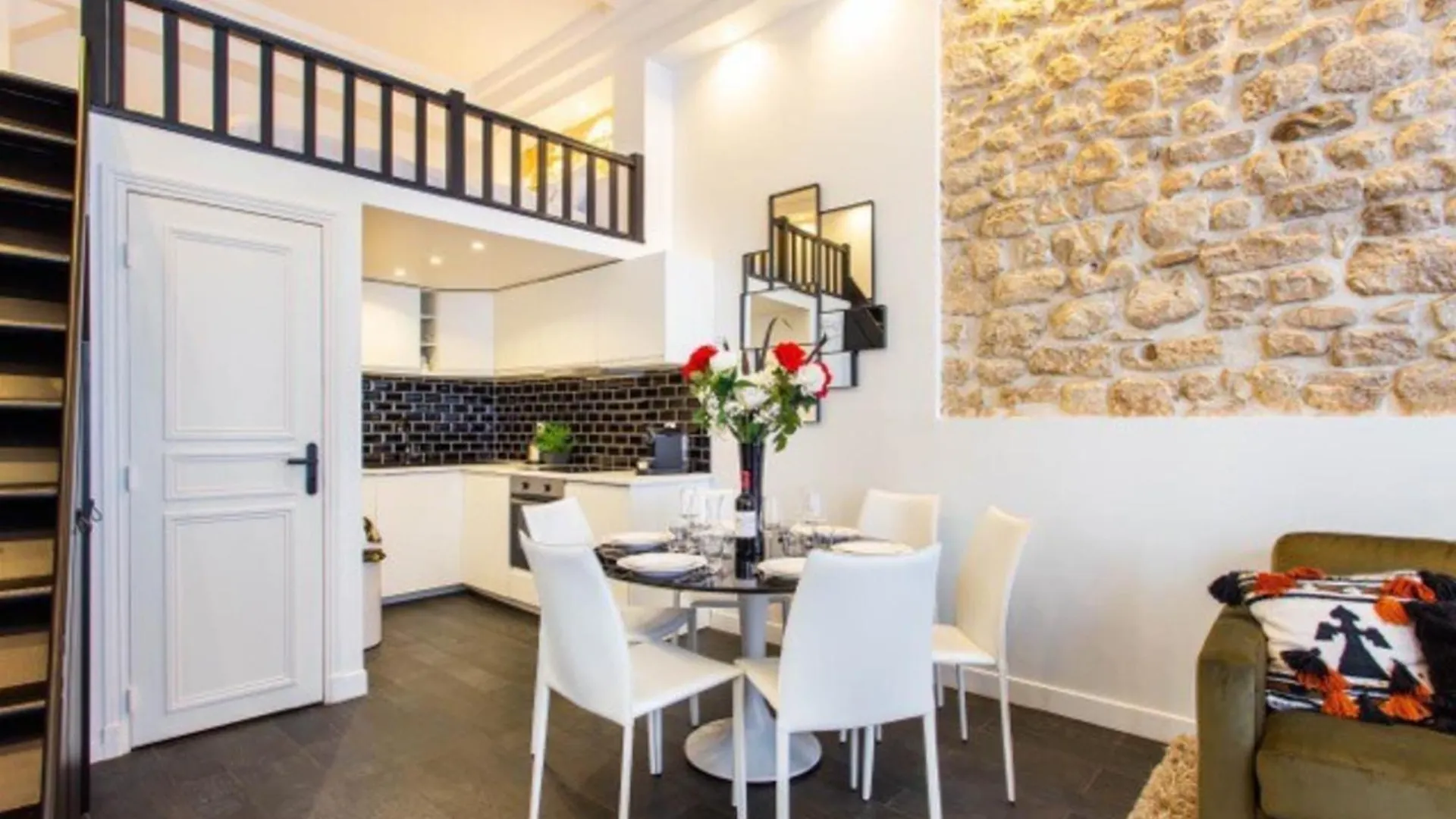 Stunning - 2br-6p - Grand Boulevard Apartment